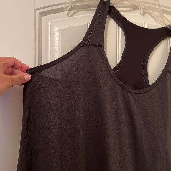 Active tank tops (multiple) - Picture 2 of 8